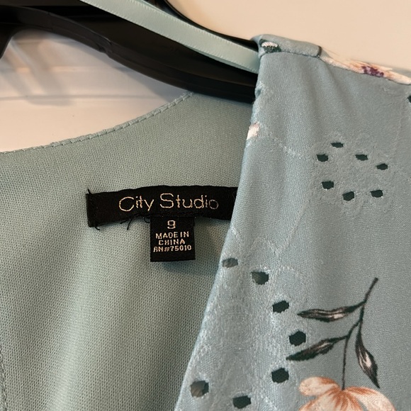 Ladies size 9 dress - Picture 3 of 4